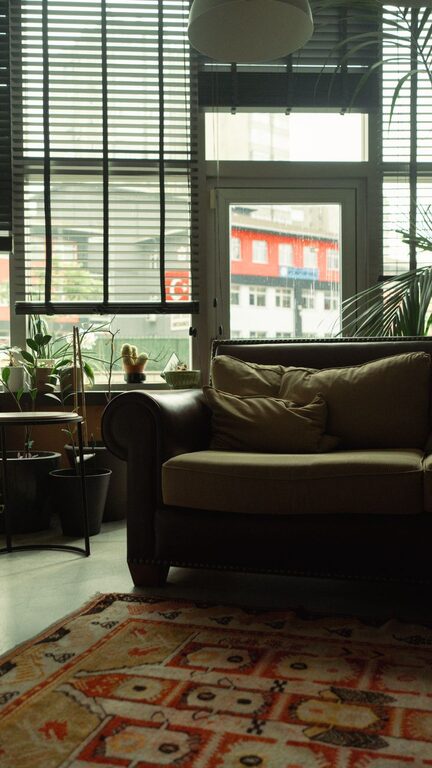 Tips for Creating a Cozy and Inviting Living Room Space