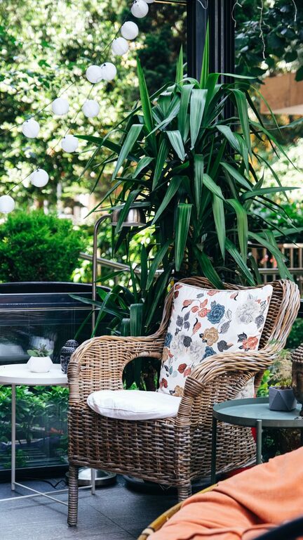 Tips for Creating a Cozy and Inviting Outdoor Living Space on Any Budget